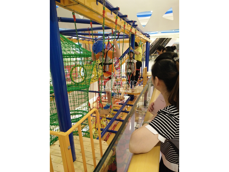 儿童体能拓展攀爬